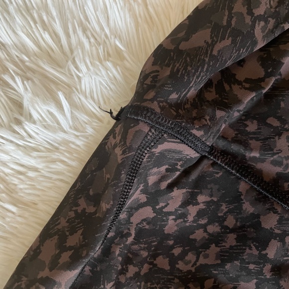 SOLD Lululemon wunder under high rise tight - Picture 4 of 6